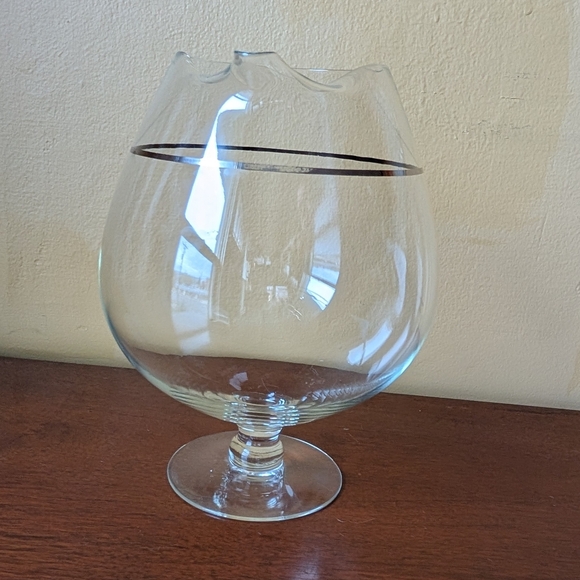 Vintage Footed Martini Pitcher W/Pinched Spout Clear Glass with Gold Trim 64 oz - Picture 2 of 8